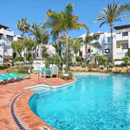 Exceptional Beachfront Complex With Pool In Costalita, Estepona Dış mekan fotoğraf