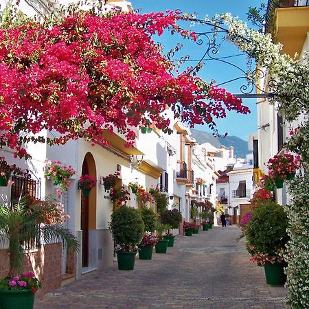 Exceptional Beachfront Complex With Pool In Costalita, Estepona Dış mekan fotoğraf