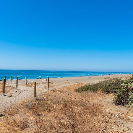 Exceptional Beachfront Complex With Pool In Costalita, Estepona Dış mekan fotoğraf