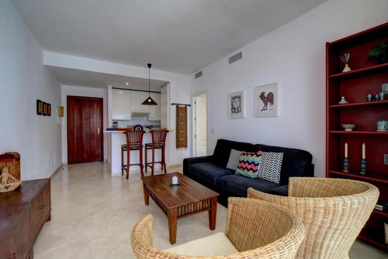 Exceptional Beachfront Complex With Pool In Costalita, Estepona Dış mekan fotoğraf