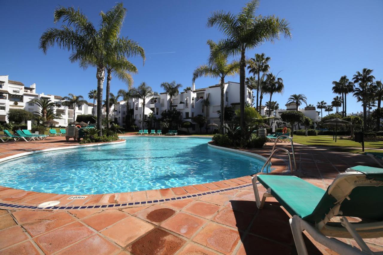 Exceptional Beachfront Complex With Pool In Costalita, Estepona Dış mekan fotoğraf