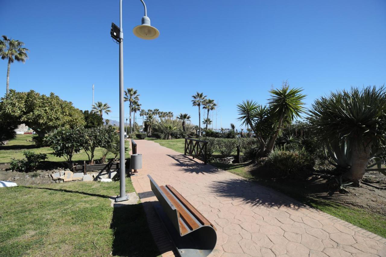 Exceptional Beachfront Complex With Pool In Costalita, Estepona Dış mekan fotoğraf