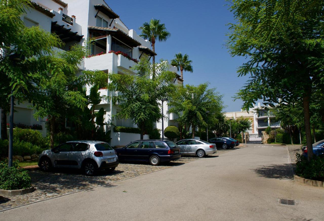 Exceptional Beachfront Complex With Pool In Costalita, Estepona Dış mekan fotoğraf