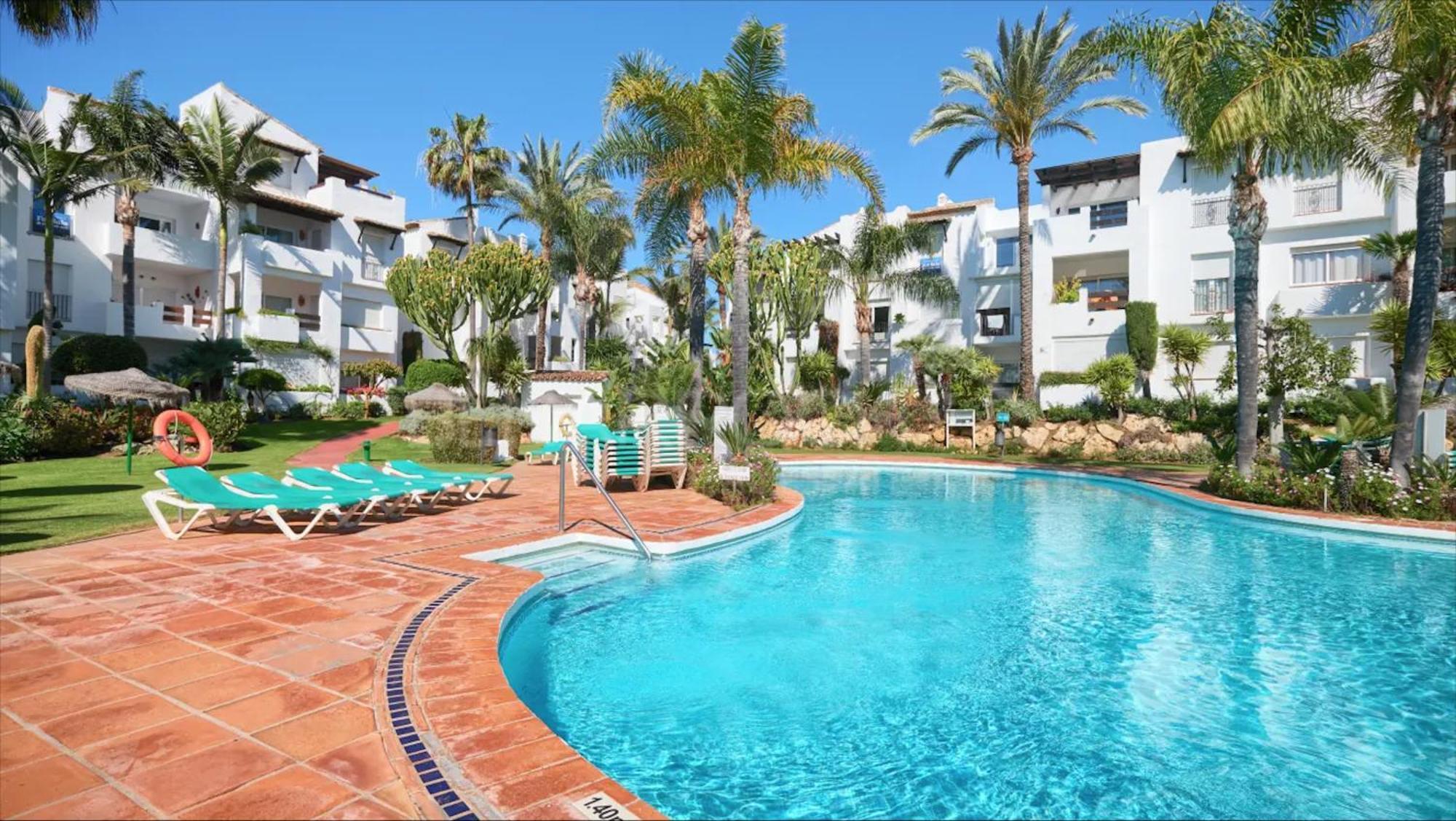 Exceptional Beachfront Complex With Pool In Costalita, Estepona Dış mekan fotoğraf